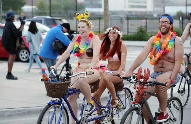 Mỹ: Hàng nghìn người trần như nhộng diễu phố trong ngày lễ hội đạp xe khỏa thân thế giới - Ảnh 1.