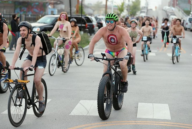 Mỹ: Hàng nghìn người trần như nhộng diễu phố trong ngày lễ hội đạp xe khỏa thân thế giới - Ảnh 6.