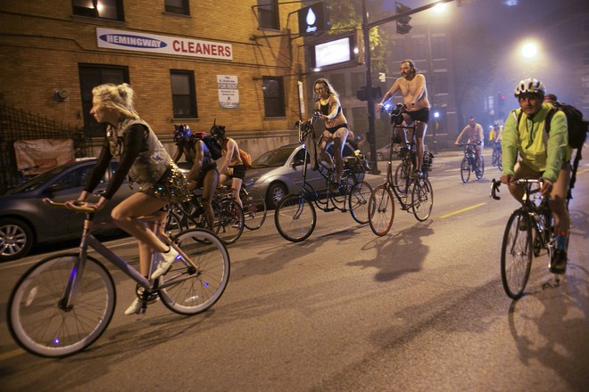 Mỹ: Hàng nghìn người trần như nhộng diễu phố trong ngày lễ hội đạp xe khỏa thân thế giới - Ảnh 7.