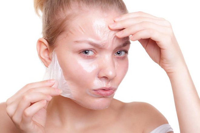 Lột da bằng hóa chất, người phụ nữ đau đớn mang về một gương mặt đầy vết bỏng rộp và nhiễm trùng đáng sợ - Ảnh 5.