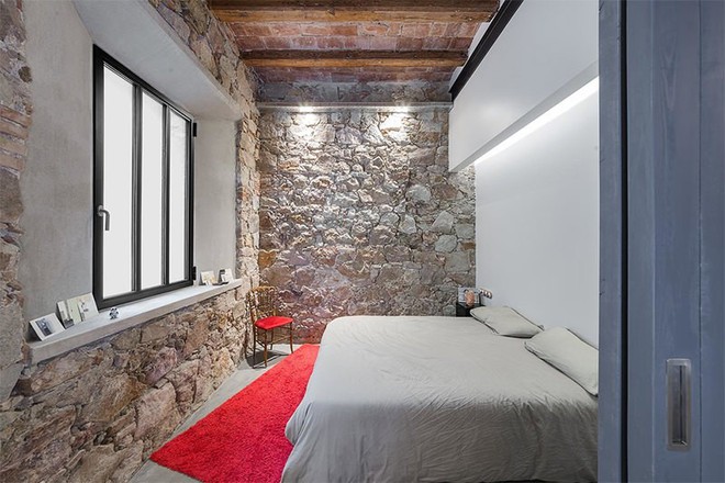 17 kiểu phòng ngủ với tường đá và gạch thô đáp ứng mọi sở thích của người chuộng phong cách này - Ảnh 1.