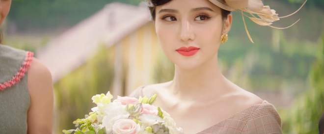 Nữ phụ xinh đẹp đóng vai người thứ 3 chiếm spotlight trong MV mới của Minh Hằng - Ảnh 2.