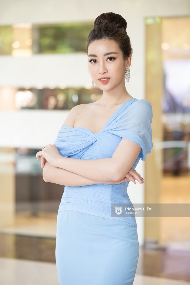 Bộ cánh mới nhất của Hoa hậu Mỹ Linh giống váy hiệu từ 6 năm trước của Mai Phương Thuý đến lạ - Ảnh 1.