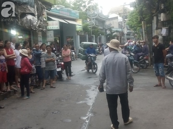 TP.HCM: Vợ về nhà bàng hoàng phát hiện cả chồng và con chết trên người có nhiều vết chém, nghi bị sát hại - Ảnh 3.