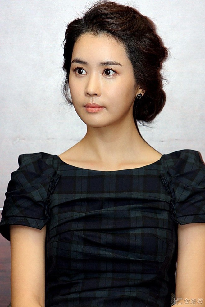 Những mỹ nhân thừa nhận dao kéo hiếm có: Không những không bị ném đá mà còn được tôn vinh vì quá đẹp - Ảnh 10. Những mỹ nhân thừa nhận dao kéo hiếm có: Không những không bị ném đá mà còn được tôn vinh vì quá đẹp - Ảnh 10.