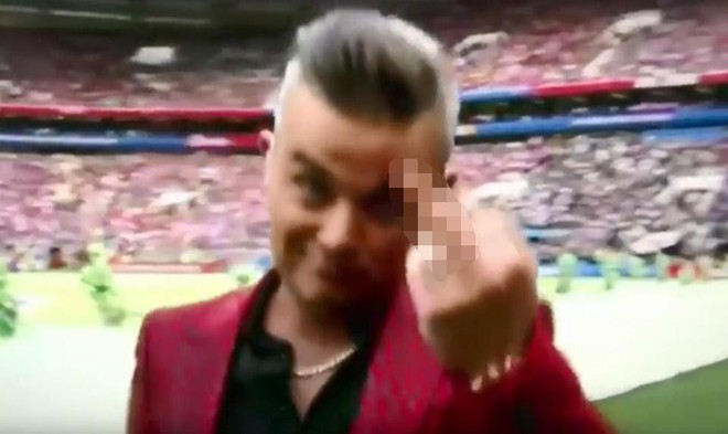 Robbie Williams bị mafia săn đuổi vì ngón tay thối là tin vịt nhưng chuyện đối diện án phạt lại là sự thật - Ảnh 1.
