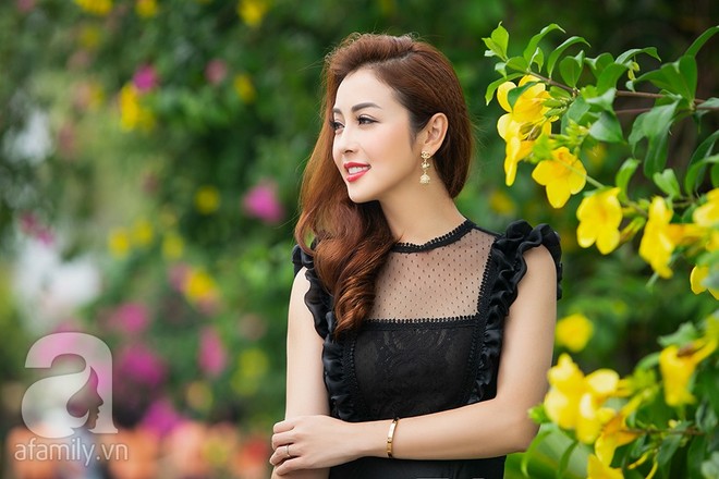 Jennifer Phạm và Dương Thùy Linh gây ngỡ ngàng với nhan sắc tuổi 30 ở họp báo Hoa hậu Bản sắc Việt toàn cầu 2018 - Ảnh 3.