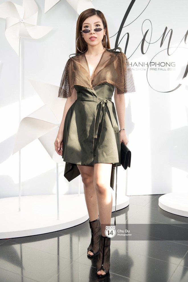 Hoa hậu Mỹ Linh lần đầu lên đồ tới hơn 3 tỷ đồng, Jun Vũ khoe vẻ đẹp mong manh tại show của NTK Chung Thanh Phong - Ảnh 21.