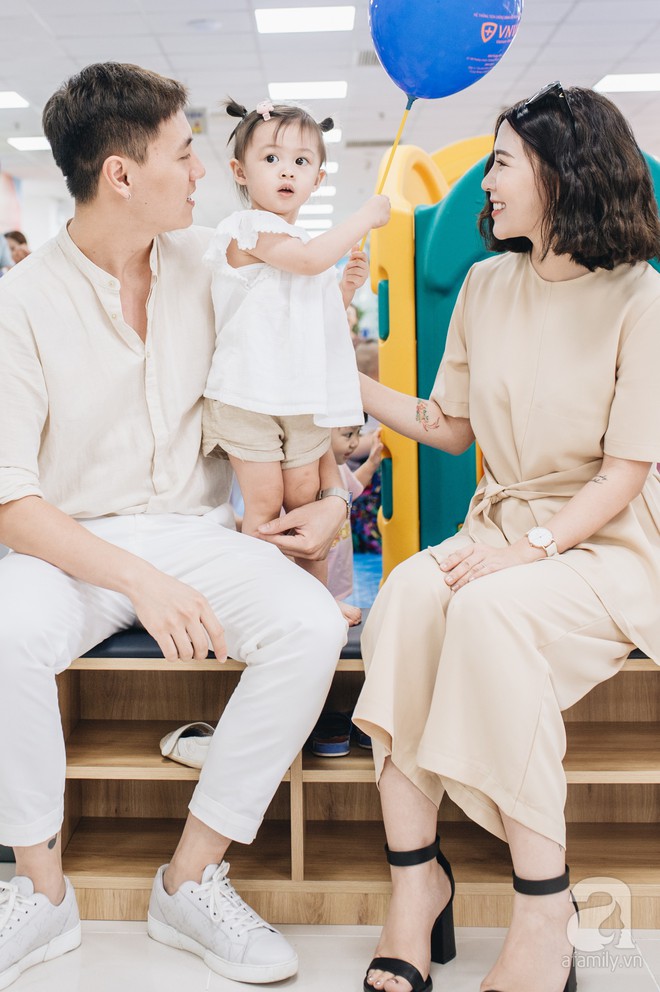 Vợ chồng Kiên Hoàng - Heo Mi Nhon chia sẻ bí quyết chăm sóc con, bất cứ ông bố bà mẹ nào cũng nên học hỏi - Ảnh 4.