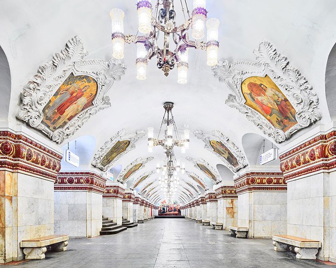 Chùm ảnh: Ngắm nhìn vẻ đẹp nguy nga như cung điện dưới lòng đất của các ga tàu điện ngầm ở Nga - Ảnh 8.