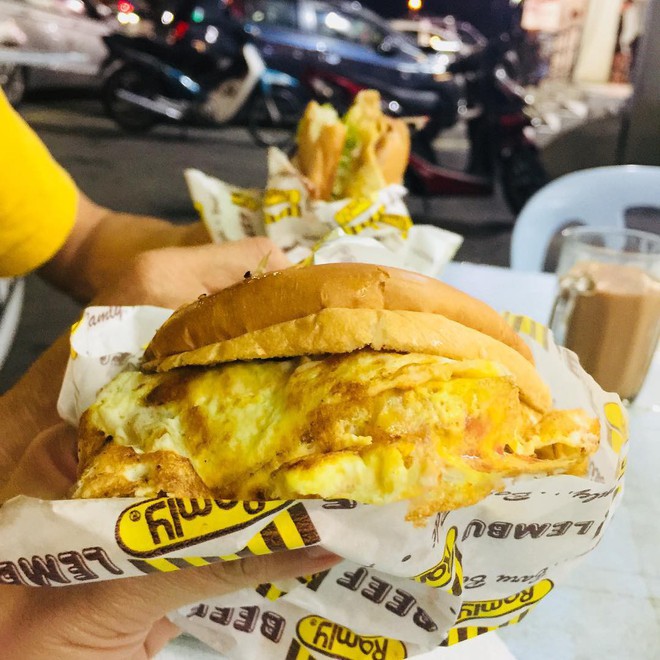 8 món burger độc đáo chỉ nhìn thôi đã ứa nước miếng trên thế giới - Ảnh 1.