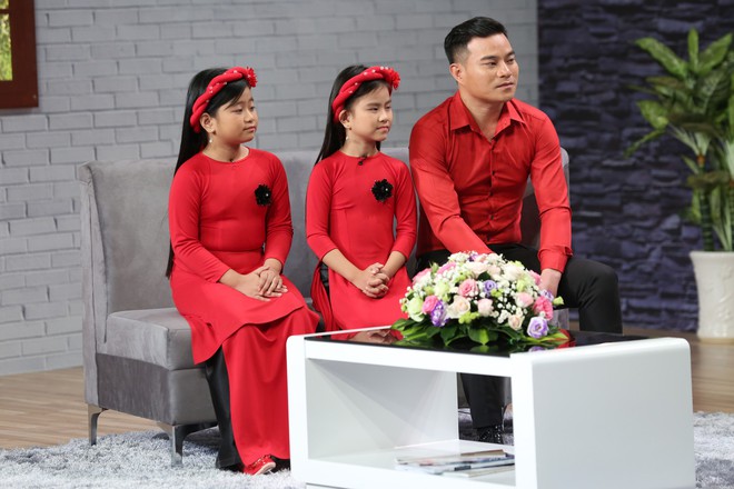Việt Hương bật khóc trước ông bố đơn thân bán máu nuôi 2 con gái nhỏ - Ảnh 3.