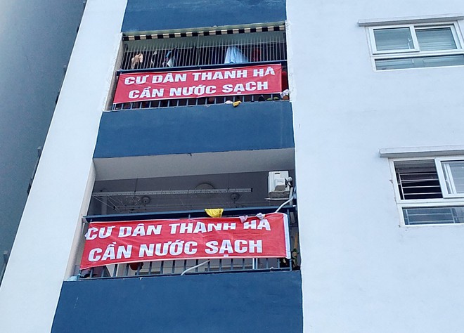 Hà Nội: 9 tòa chung cư tại khu đô thị Thanh Hà treo băng rôn đỏ rực vì hàng nghìn gia đình khốn đốn do nước bẩn - Ảnh 10.