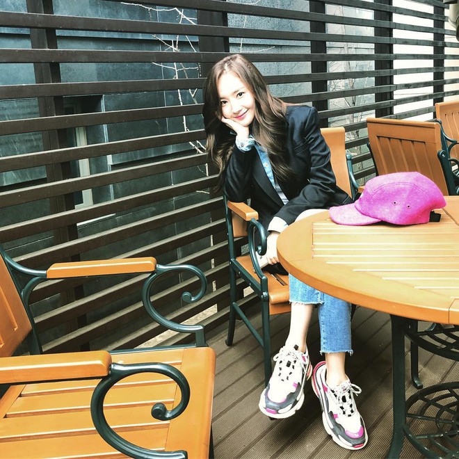 Nhan sắc thì nhân tạo nhưng cách làm đẹp của Park Min Young lại tự nhiên như không, tối giản hết mức - Ảnh 4. Nhan sắc thì nhân tạo nhưng cách làm đẹp của Park Min Young lại tự nhiên như không, tối giản hết mức - Ảnh 4.