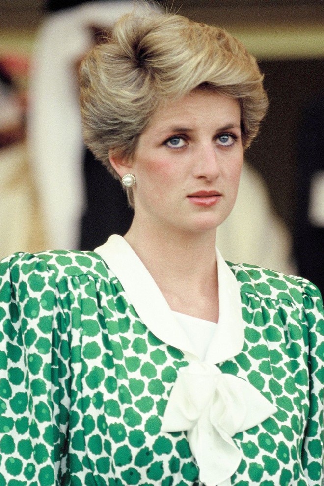 Bí mật đằng sau mái tóc ngắn hoàn hảo của Công nương Diana sẽ khiến bạn càng ngưỡng mộ sự kín đáo của bà - Ảnh 4.
