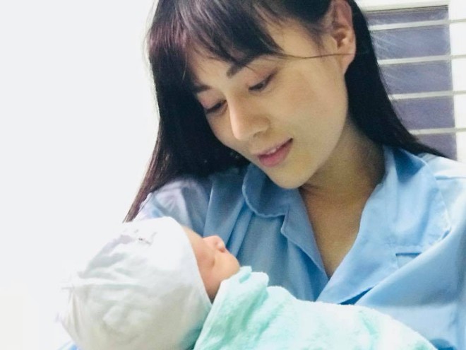 Hé lộ hình ảnh Quỳnh búp bê Phương Oanh sinh con ở bệnh viện - Ảnh 2.