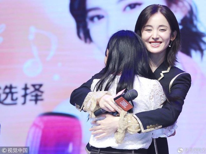 Mỹ nhân từng khiến Trương Hàn say đắm ngày càng lộ chiếc mũi thẩm mỹ hỏng như chọc thủng ảnh? - Ảnh 5. Mỹ nhân từng khiến Trương Hàn say đắm ngày càng lộ chiếc mũi thẩm mỹ hỏng như chọc thủng ảnh? - Ảnh 5.