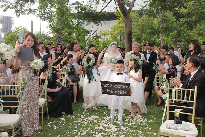 Sau đám cưới cổ tích, doanh nhân chuyển giới tiết lộ về màn cầu hôn cực kì giản dị - Ảnh 4. Sau đám cưới cổ tích, doanh nhân chuyển giới tiết lộ về màn cầu hôn cực kì giản dị - Ảnh 4.