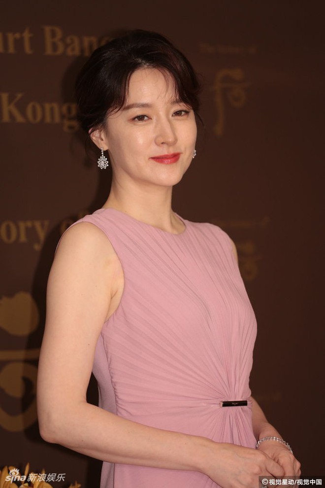 Ở tuổi 47, Lee Young Ae vẫn là đại mỹ nhân khiến loạt đàn em như Kim Tae Hee, Song Hye Kyo phải e dè - Ảnh 5.