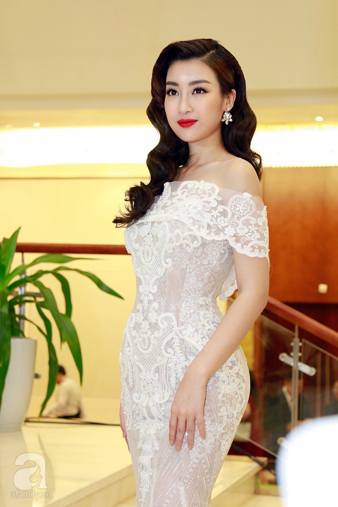 Hoa hậu Đỗ Mỹ Linh xinh đẹp nổi bật giữa dàn mỹ nhân tại đêm Chung khảo phía Nam Hoa hậu Việt Nam 2018 - Ảnh 2.