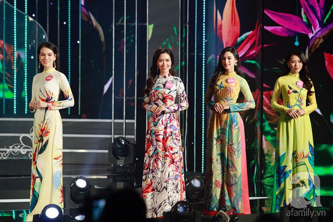 Chung khảo phía Nam Hoa hậu Việt Nam 2018: Sau phần khoe sắc với áo dài truyền thống, 30 thí sinh đốt cháy sân khấu với bikini đỏ rực - Ảnh 7.