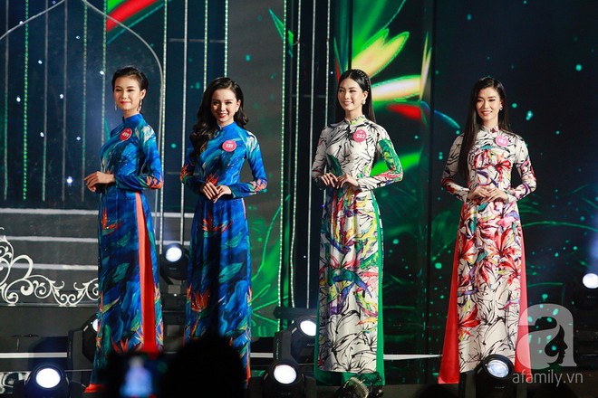 Chung khảo phía Nam Hoa hậu Việt Nam 2018: Sau phần khoe sắc với áo dài truyền thống, 30 thí sinh đốt cháy sân khấu với bikini đỏ rực - Ảnh 9.