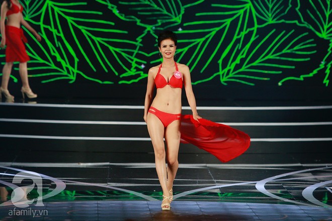 Chung khảo phía Nam Hoa hậu Việt Nam 2018: Sau phần khoe sắc với áo dài truyền thống, 30 thí sinh đốt cháy sân khấu với bikini đỏ rực - Ảnh 16.