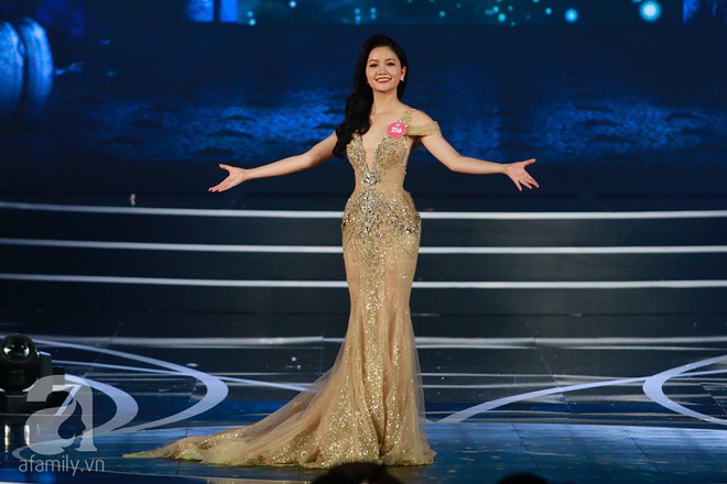 Chung khảo phía Nam Hoa hậu Việt Nam 2018: Sau phần khoe sắc với áo dài truyền thống, 30 thí sinh đốt cháy sân khấu với bikini đỏ rực - Ảnh 29.