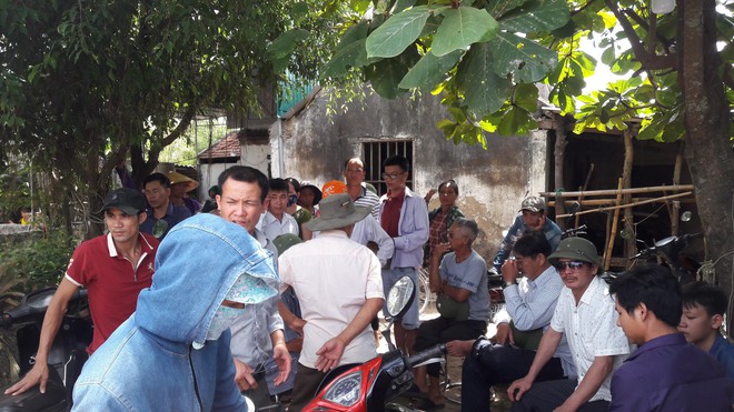 Quê nhà đau đớn đón thi thể các nạn nhân trong vụ lật xe ở Lào trở về - Ảnh 1.