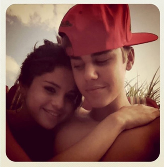 Selena Gomez vs. Hailey Baldwin: Ai là người có khoảnh khắc tình cảm đẹp nhất bên Justin Bieber? - Ảnh 2.