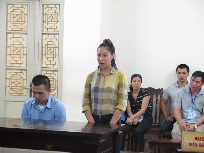 Hà Nội: Kiều nữ bán ma túy ở sảnh chung cư cao cấp bị đưa ra xét xử - Ảnh 2.