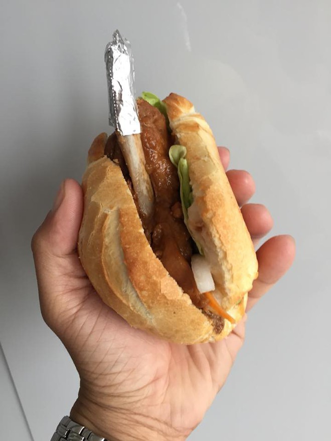 6 loại bánh mì có nhân siêu lạ mà ngon không tưởng của Sài Gòn - Ảnh 2.