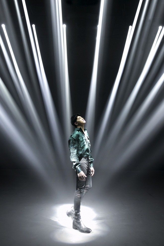 Noo Phước Thịnh đầu tư hệ thống đèn hoành tráng cho MV nhạc dance được khán giả trông đợi - Ảnh 1.