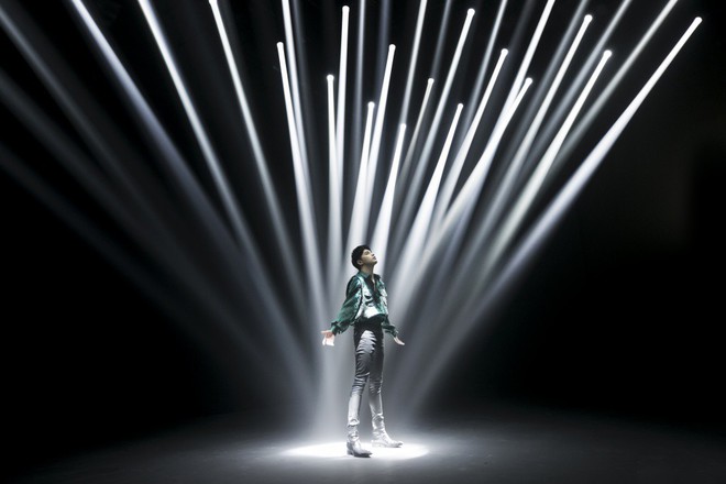 Noo Phước Thịnh đầu tư hệ thống đèn hoành tráng cho MV nhạc dance được khán giả trông đợi - Ảnh 4.