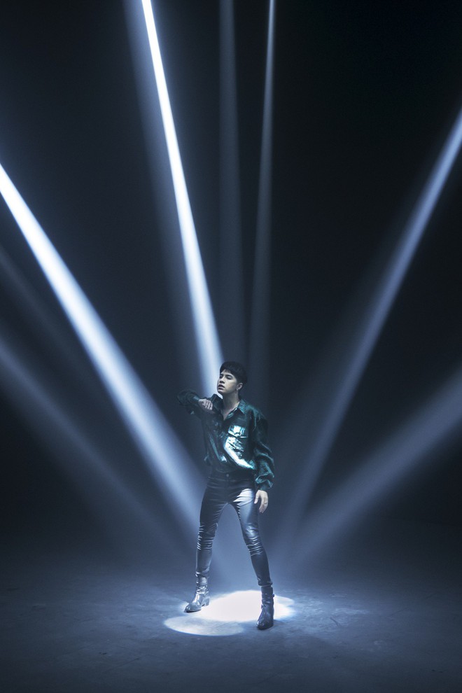 Noo Phước Thịnh đầu tư hệ thống đèn hoành tráng cho MV nhạc dance được khán giả trông đợi - Ảnh 9.