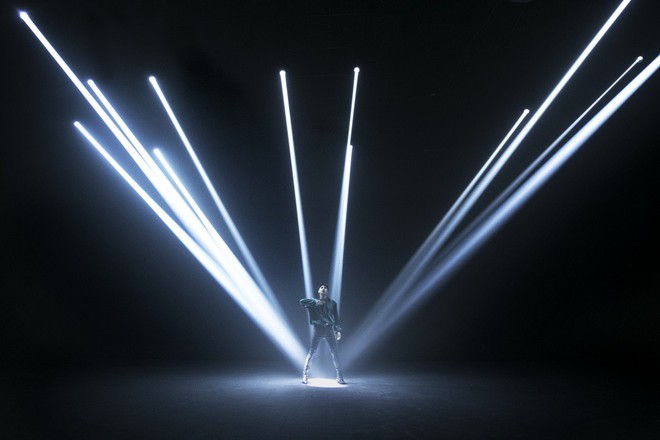 Noo Phước Thịnh đầu tư hệ thống đèn hoành tráng cho MV nhạc dance được khán giả trông đợi - Ảnh 10.