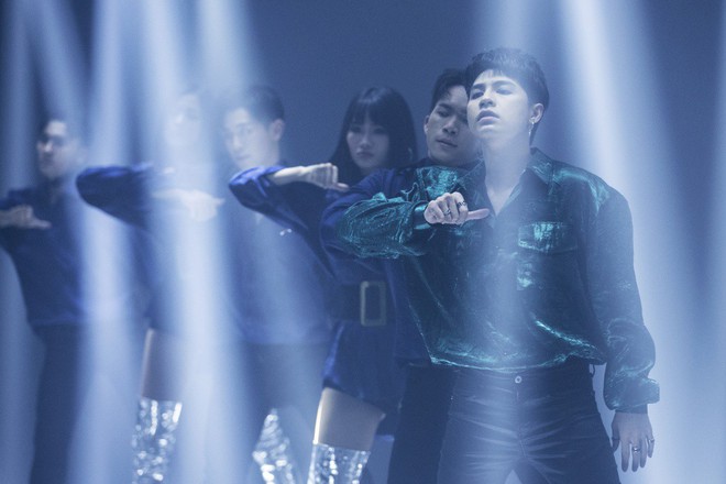 Noo Phước Thịnh đầu tư hệ thống đèn hoành tráng cho MV nhạc dance được khán giả trông đợi - Ảnh 11.