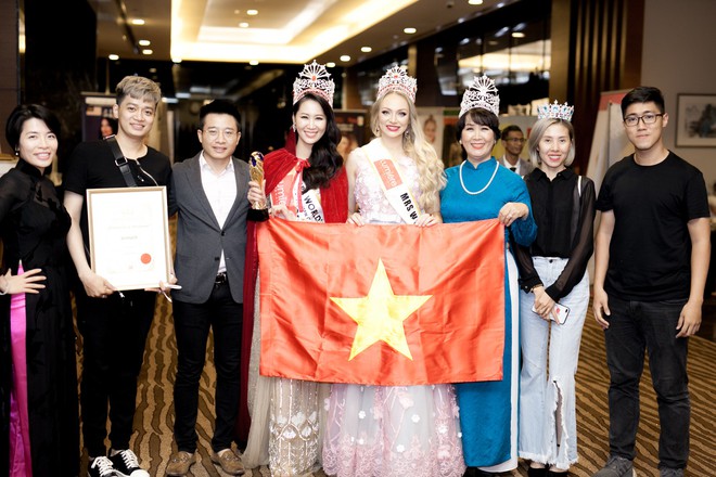 U40 Dương Thùy Linh đăng quang Mrs Worldwide 2018 - Ảnh 13.