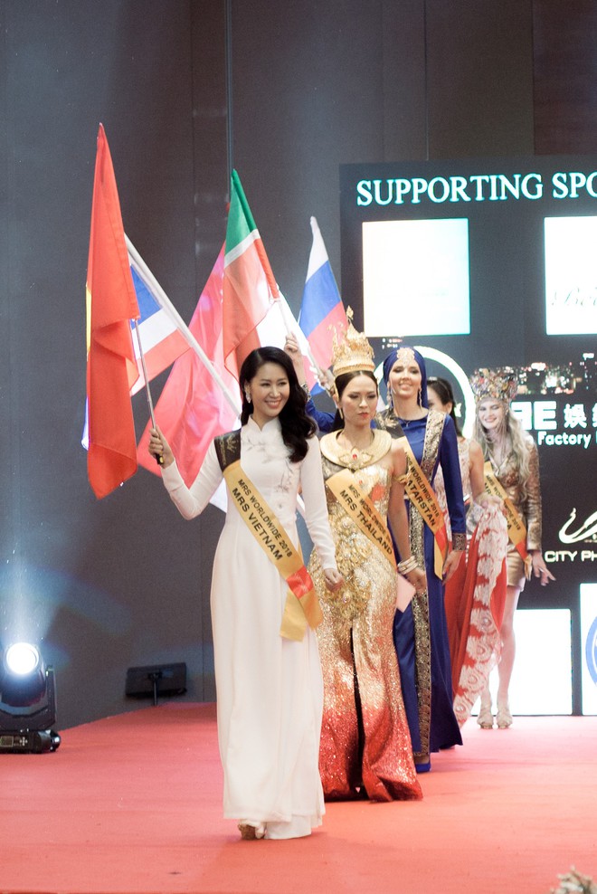 U40 Dương Thùy Linh đăng quang Mrs Worldwide 2018 - Ảnh 10.