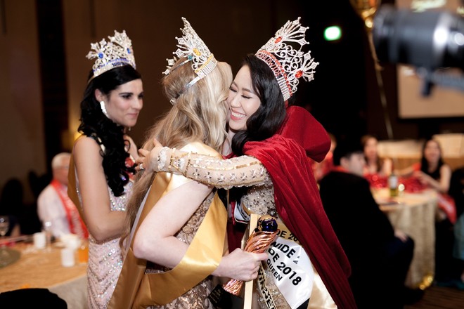 U40 Dương Thùy Linh đăng quang Mrs Worldwide 2018 - Ảnh 4.