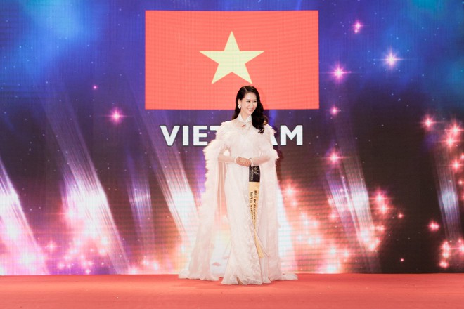 U40 Dương Thùy Linh đăng quang Mrs Worldwide 2018 - Ảnh 11.