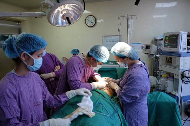 Người phụ nữ ở Yên Bái có bộ ngực to gấp 6 lần bình thường, chỉ mong muốn được cắt bỏ - Ảnh 3. Người phụ nữ ở Yên Bái có bộ ngực to gấp 6 lần bình thường, chỉ mong muốn được cắt bỏ - Ảnh 3.