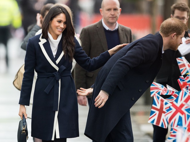 Chùm ảnh chứng minh Hoàng tử Harry và Meghan Markle đúng trời sinh một cặp và là biểu tượng hạnh phúc mới của Hoàng gia Anh - Ảnh 3.