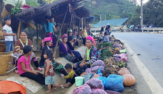 Lá ngón xào tỏi - món ăn khiến nhiều người khiếp vía khi nghe tên, vừa ăn vừa run rẩy nhưng lại là đặc sản - Ảnh 1.