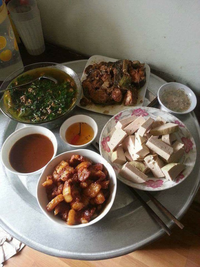 Mẹ bầu khoe mâm cơm 2 người 20k có mỗi lòng gà là chất đạm, hội chị em người khen ngon kẻ lại chê ăn thế làm sao sống nổi - Ảnh 5.