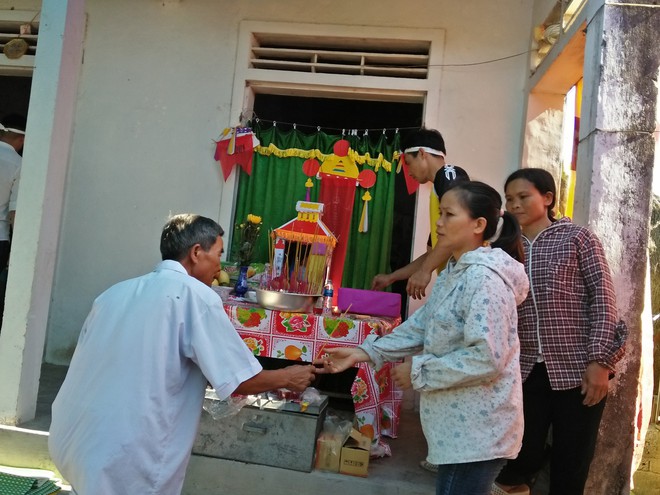 Quặn thắt nỗi đau của hai người phụ nữ trong đám tang của 3 mẹ con tử vong cùng lúc sau vụ tai nạn giao thông - Ảnh 5.