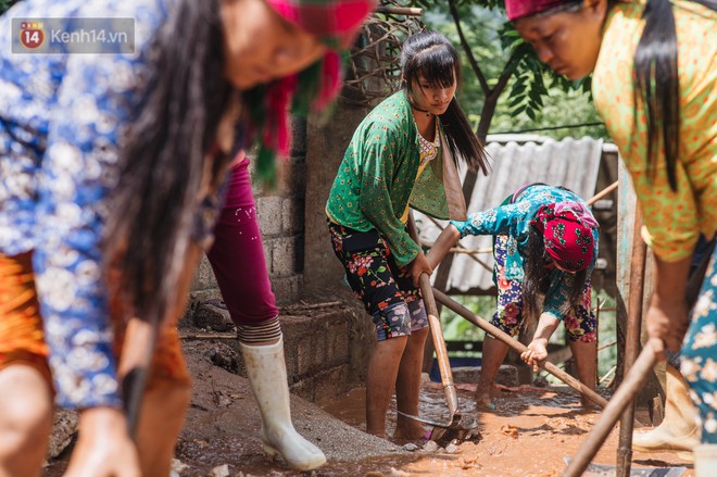 Trận lũ đau thương ở Hà Giang trong vòng 10 năm qua: Giờ đâu còn nhà nữa, mất hết, lũ cuốn trôi hết rồi... - Ảnh 12.