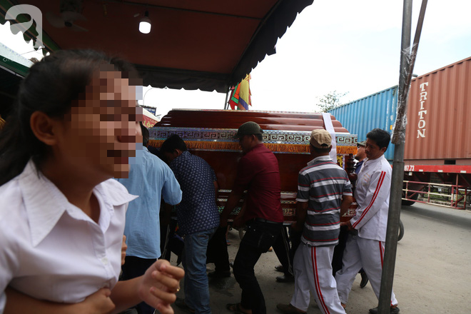 Đám tang của cô gái bị người yêu cũ giết rồi chặt xác ở Sài Gòn: Con bé tính năm sau cưới chồng mà lại bị sát hại dã man vậy - Ảnh 3.
