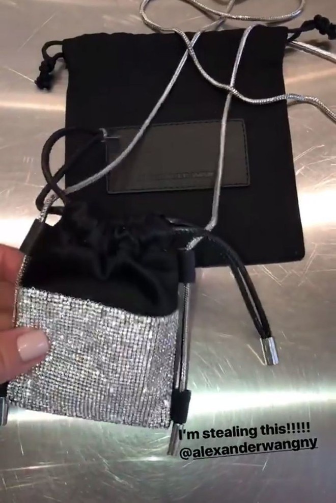 Mới 5 tuổi nhưng con gái Kim Kardashian đã được tặng quà sinh nhật toàn túi hàng hiệu đắt tiền - Ảnh 4.