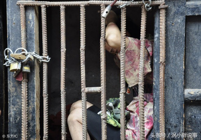 Trung Quốc: Chua xót mẹ già nhốt con gái trong lồng gỗ vì căn bệnh lạ - Ảnh 6.